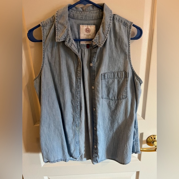 So Perfect Tops - Sleeveless denim button down - So Perfect - Size large